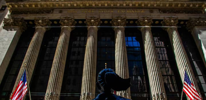A statue of a woman standing in front of a building